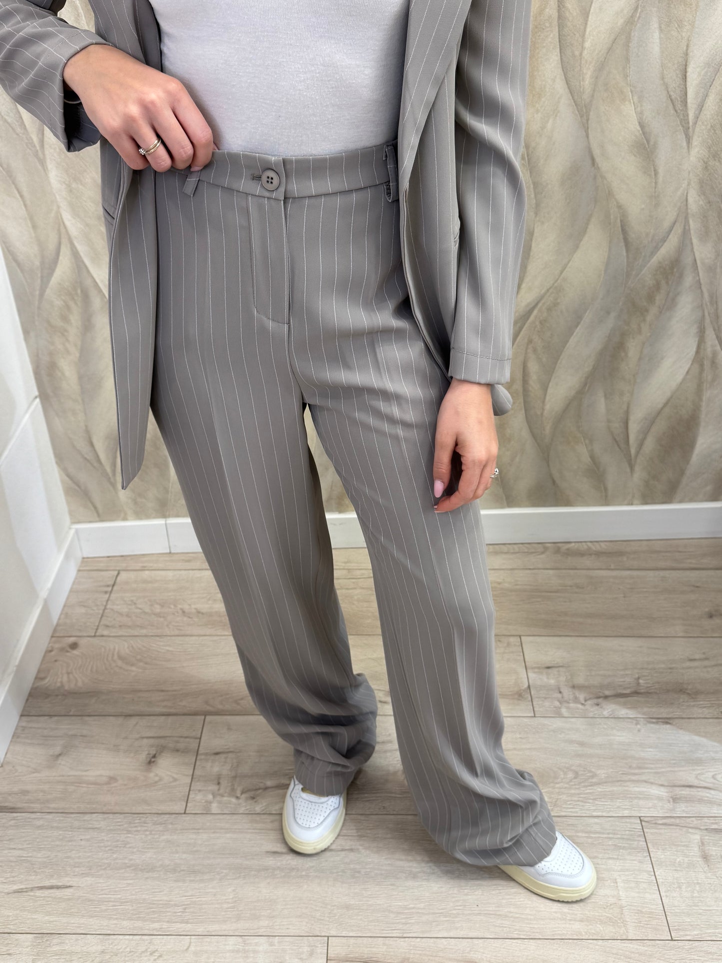 Pantalone gessato fluido