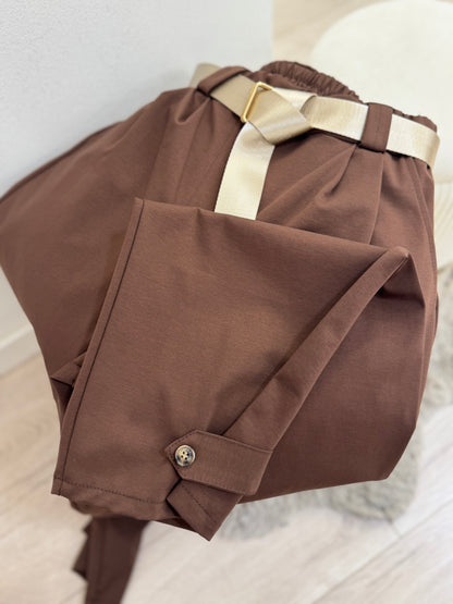 Pantalone carrot con cintura