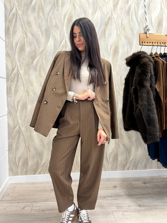 Pantalone gessato pinces carrot