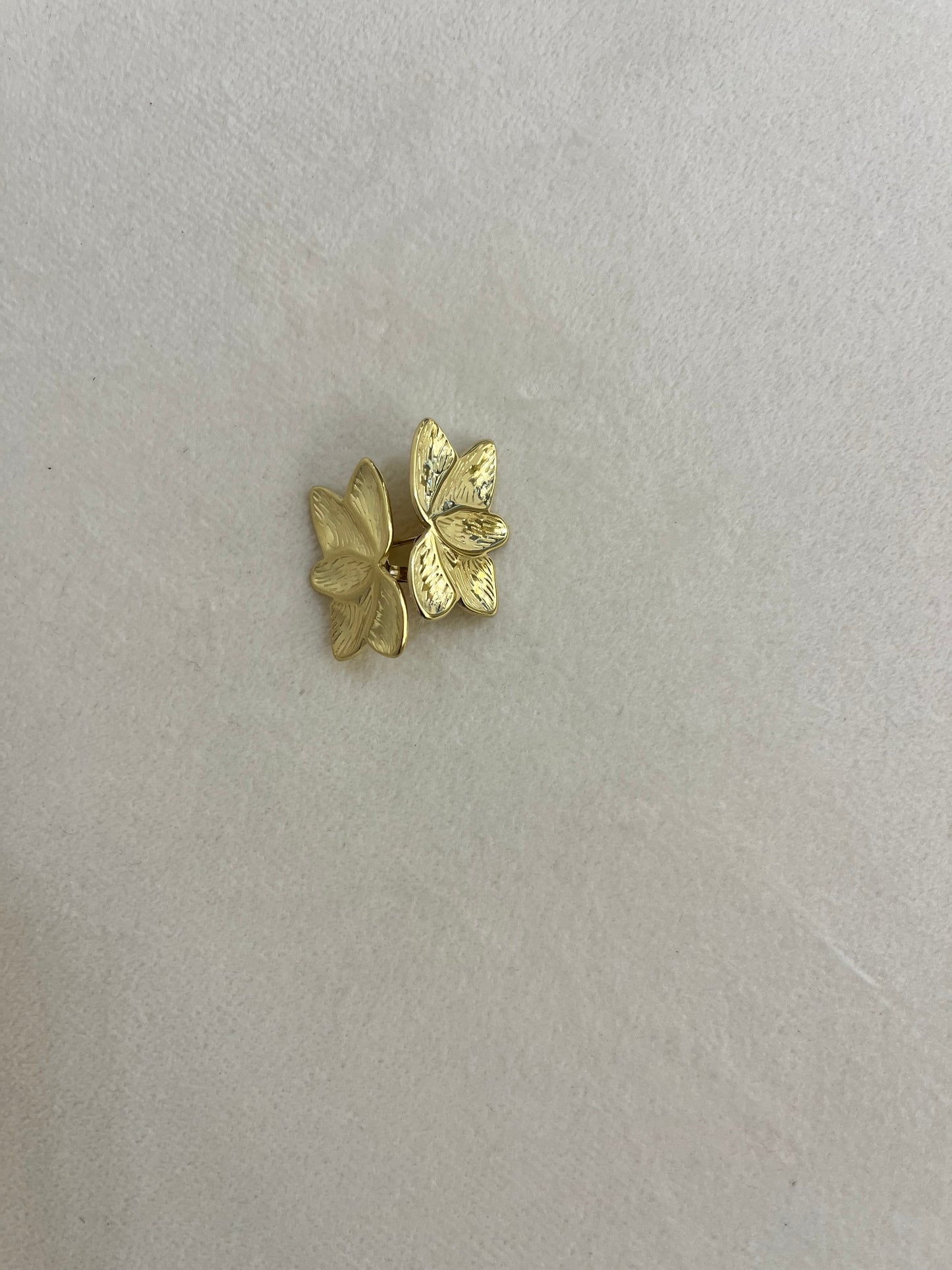 Orecchini a mezzo fiore