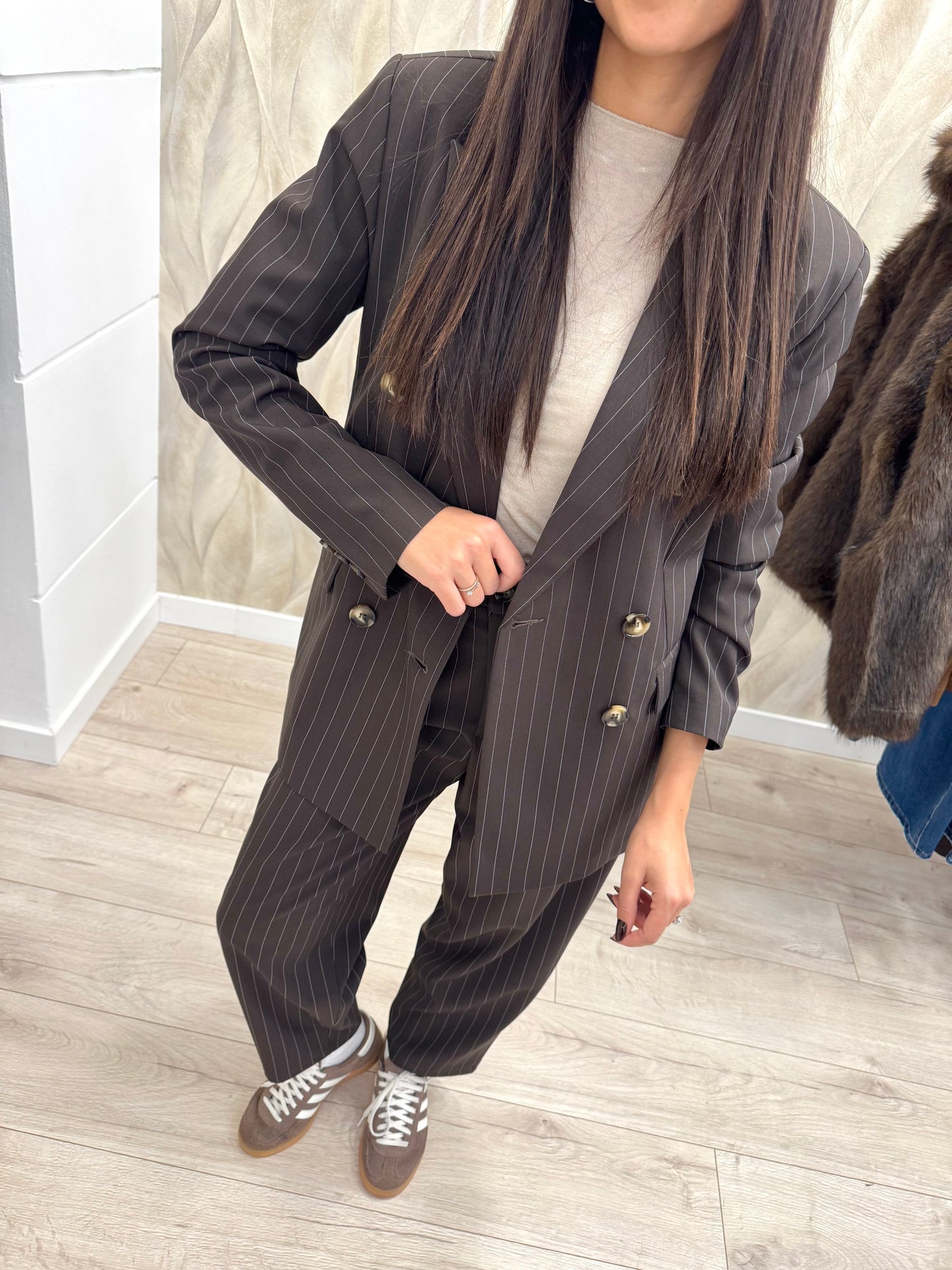 Pantalone gessato pinces carrot