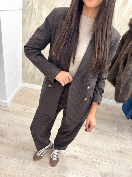 Pantalone gessato pinces carrot